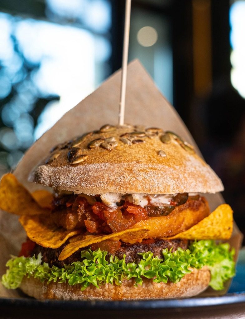Burger z nachos Bistro Bravo